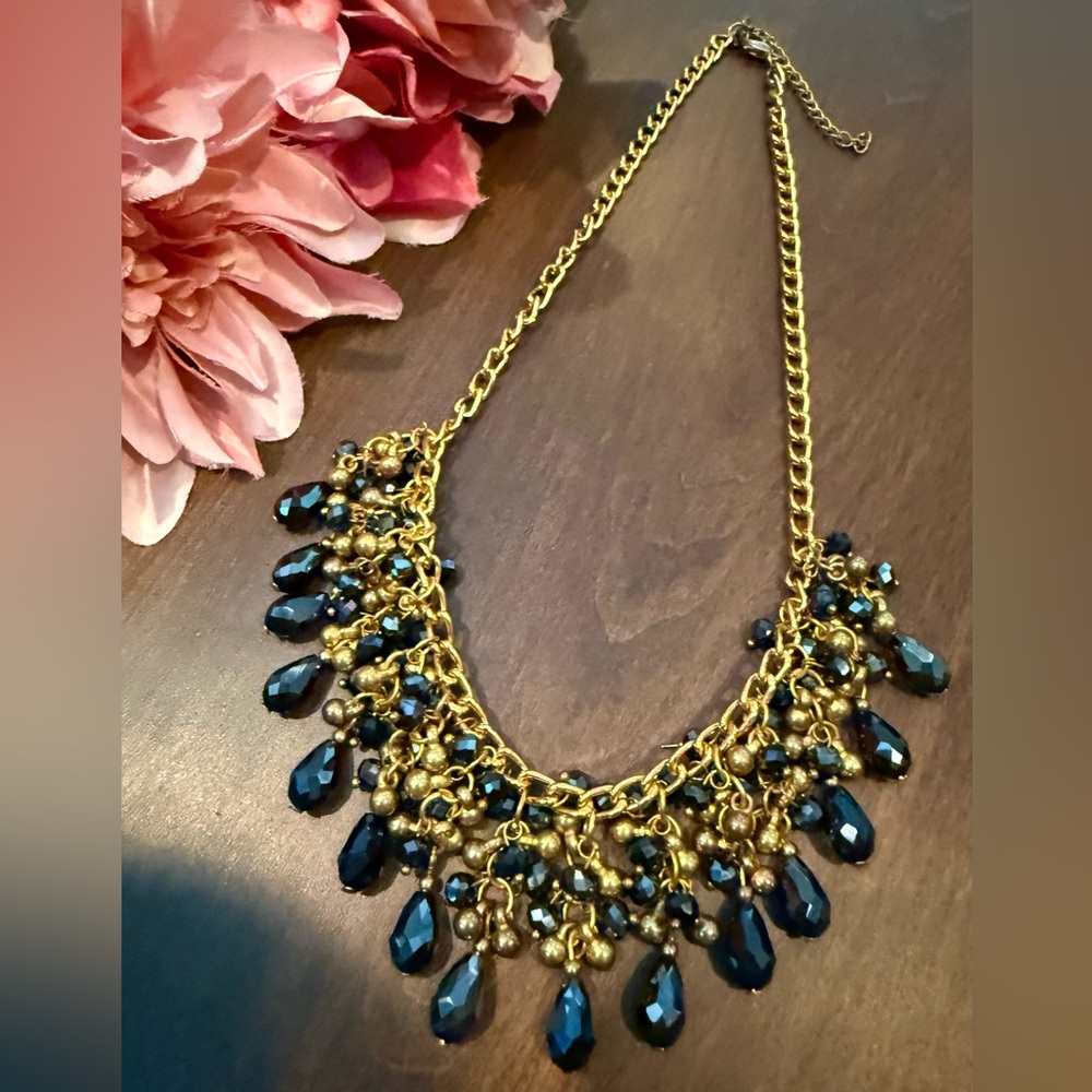 Beautiful Costume Jewelry Statement Necklace - Picture 9 of 9